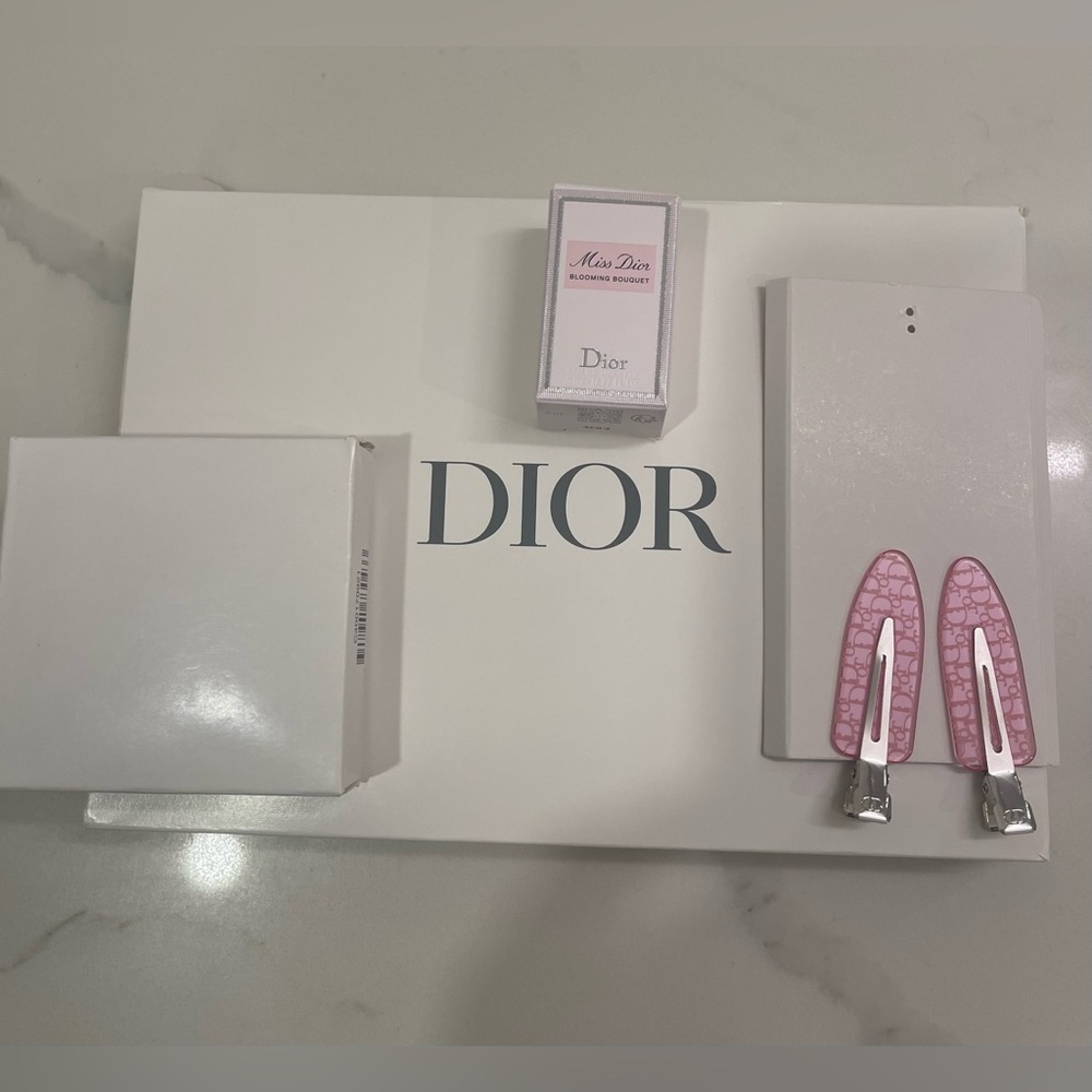 Dior Beauty Set - Quilted Mirror, Cosmetic Bag, Hair Clips, and more… Dior Set - Picture 3 of 10